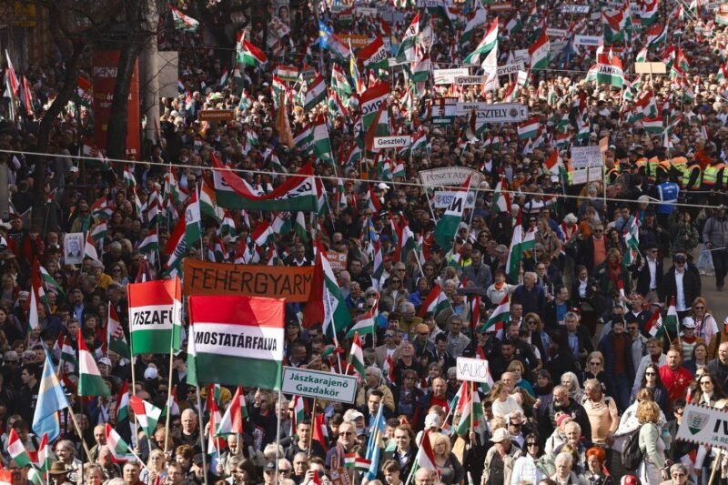 Itt egy kép a békemenetről, de nézzük csak meg, a részleteket is..