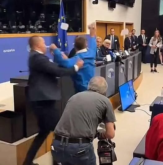 Így támadták meg ma Orbán Viktor az ülésen.. döbbenetes videó terjed az interneten