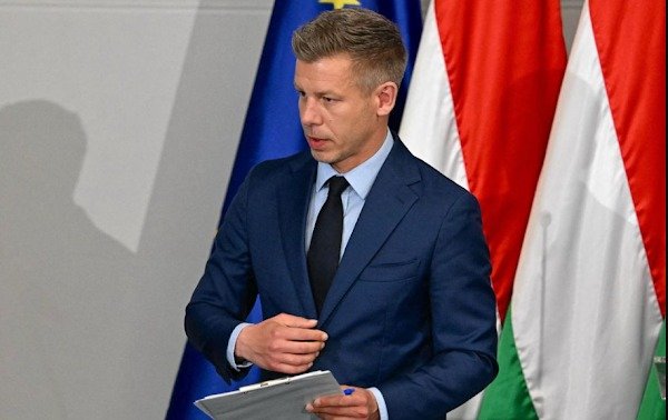 Erre mindenki felkapja a fejét. Magyar Péter még tegnap késő este megtette a rendkívüli közlést: