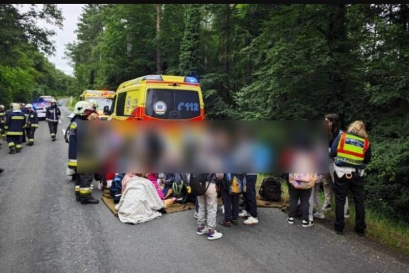 Óriási baleset! Harminc gyerek utazott a Kőszegnél felborult buszon, többen kórházba kerültek – helyszíni fotók, frissítve!