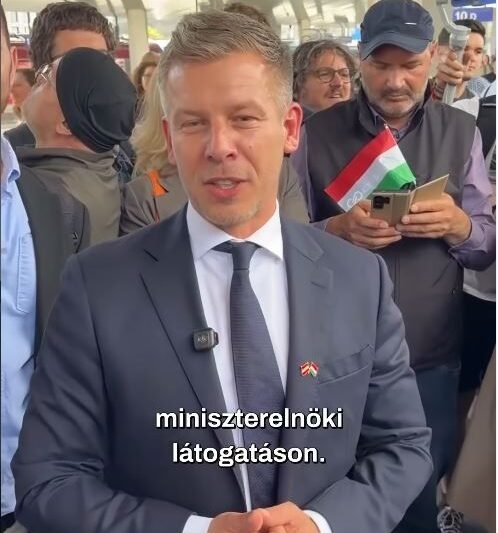 Levideózták , milyen egyedi módon búcsúztatták el Magyar Pétert Bécsben! Igen emlékezetesre sikerült az esemény! A felvételt a hozzászólásoknál láthatod.