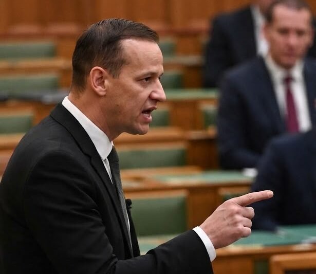 🚨 TOROCZKAI FÉL ÓRÁN ÁT OSTOROZTA A TISZA PÁRTOT – BRUTÁLIS FIGYELMEZTETÉSSEL ZÁRTA BESZÉDÉT!