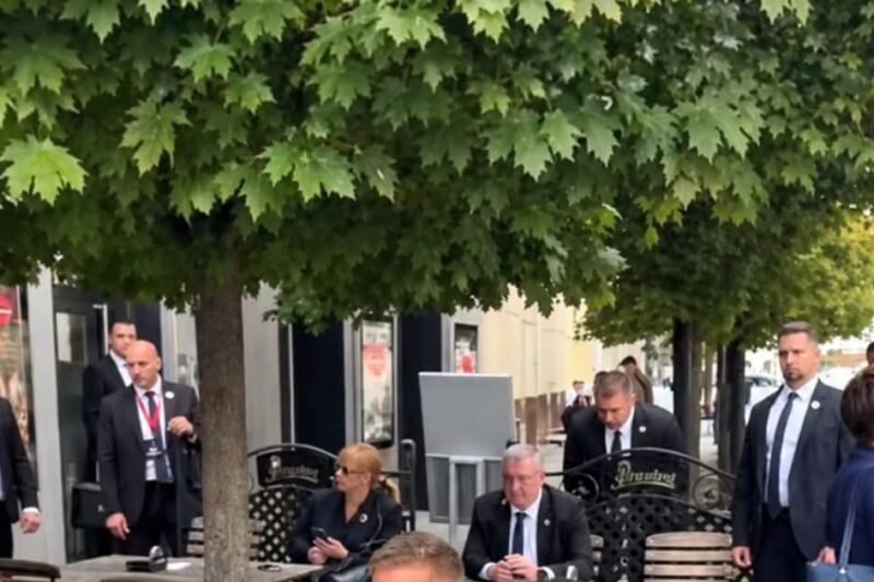 Hatalmas röhögésben tört ki Magyar Péter és Orbán Anita Pozsonyban, amikor meglátták, hogy kivel futottak össze
