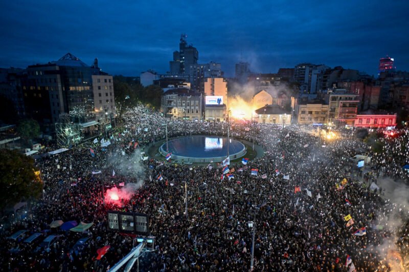150 ezren tüntettek Vucic ellen Belgrádban a választások előtt
